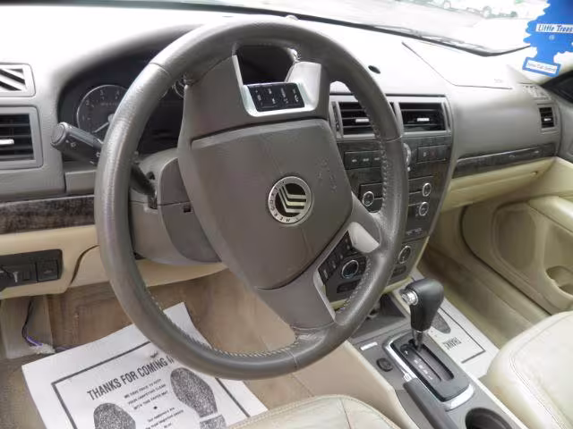 2009 Mercury Milan - 3MEHM08169R603647 - Image #2